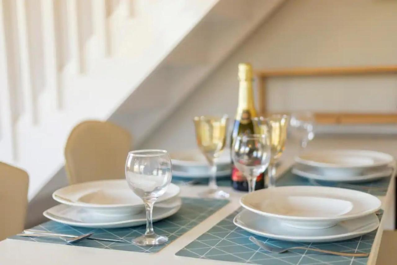 Danilia Govino Bay Luxury Beach Loft Apartment מראה חיצוני תמונה