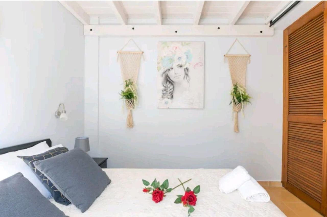 Danilia Govino Bay Luxury Beach Loft Apartment מראה חיצוני תמונה